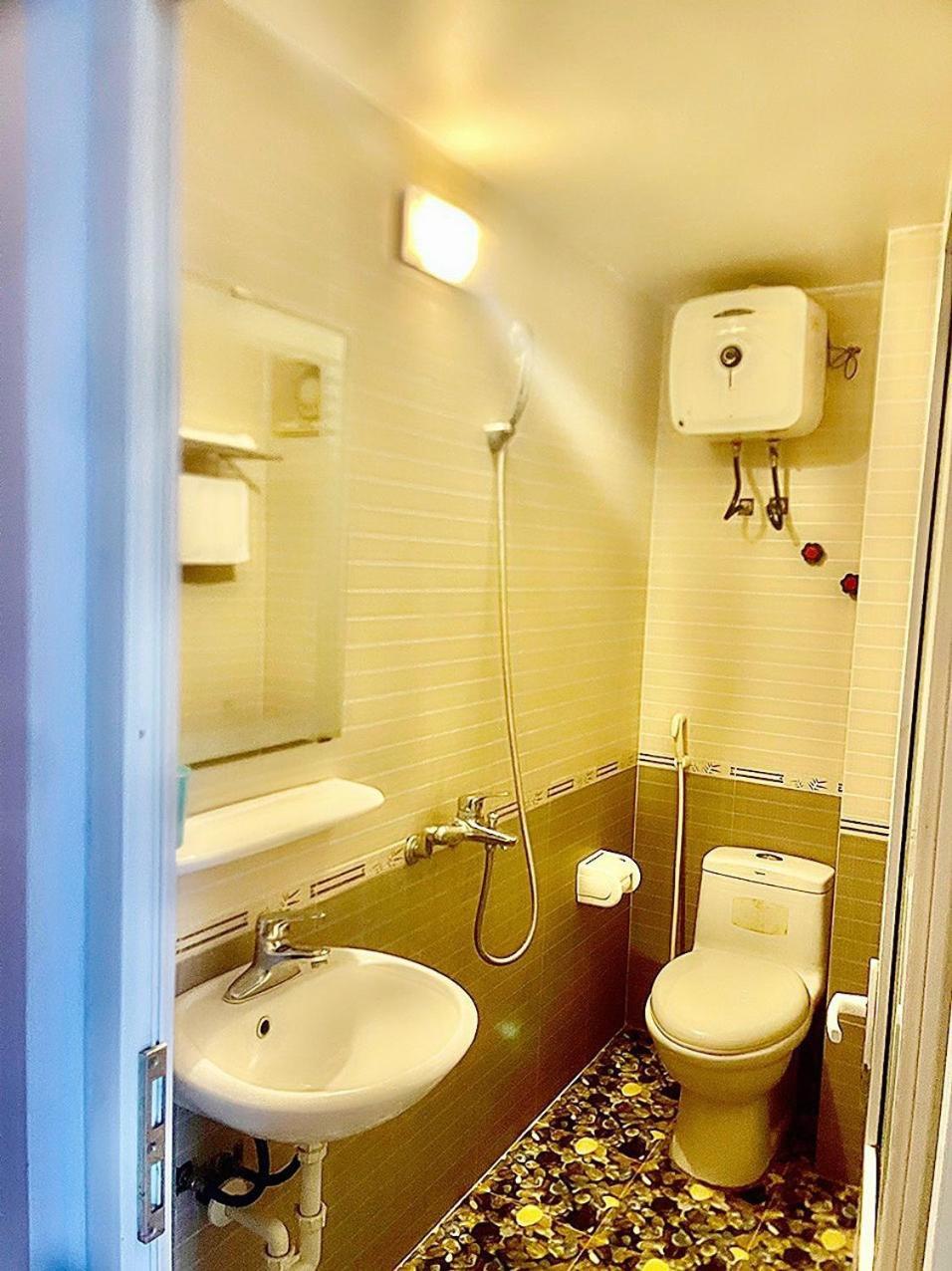 Nha Nghi Ngoc Ha Hotel ฮาลอง ภายนอก รูปภาพ